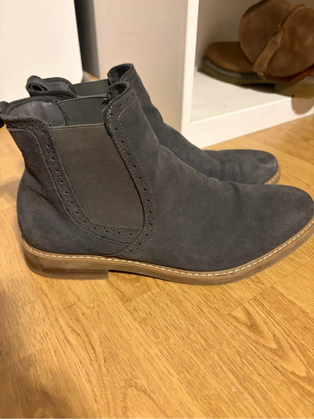 Men's Suede Chelsea Boots in Dark Gray - Classic Slip-On Style- worn 1-2x !!